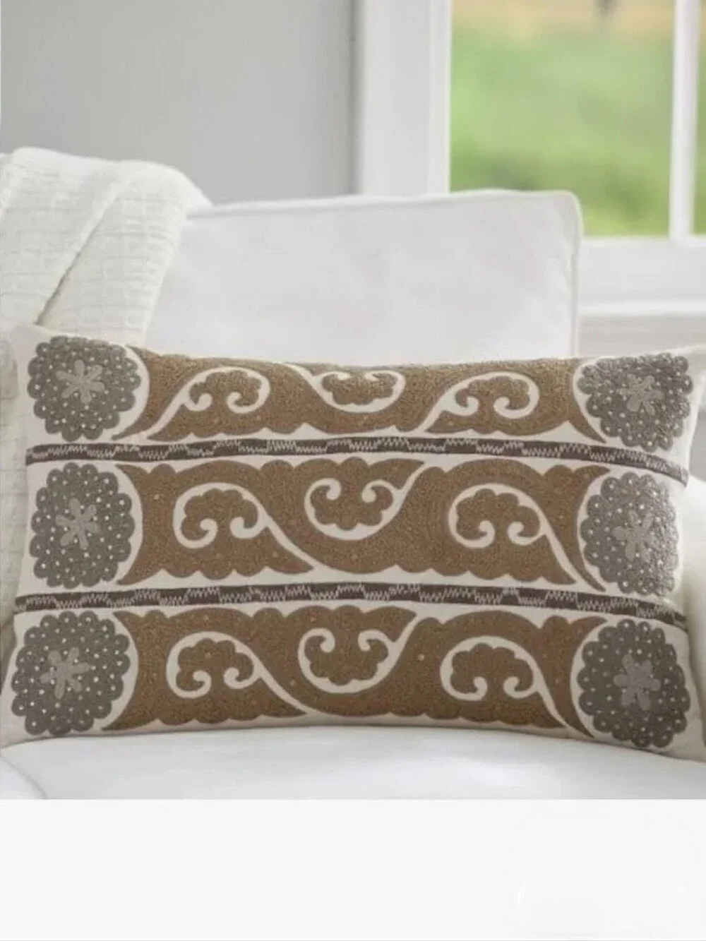 Pottery Barn Susani Crewel Lumbar Pillow 16 X 20